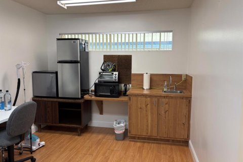 Commercial property in St. Lucie, Florida № 2081982 - photo 22