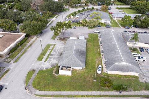 Commercial property in St. Lucie, Florida № 2081982 - photo 8