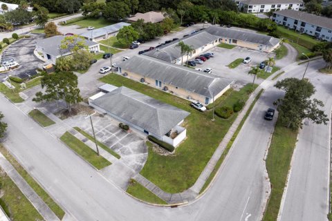 Commercial property in St. Lucie, Florida № 2081982 - photo 6