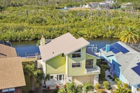 House in New Port Richey, Florida 4 bedrooms, 213.12 sq.m. № 2116959