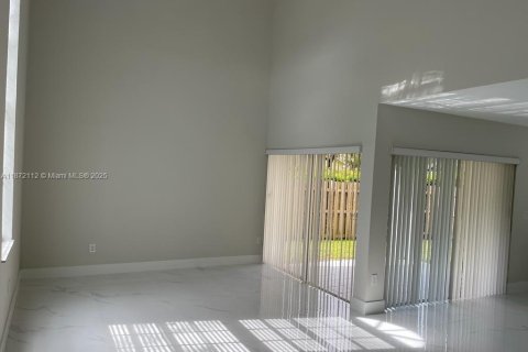 Villa ou maison à louer à Doral, Floride: 3 chambres, 152.45 m2 № 1898156 - photo 8