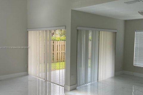 Villa ou maison à louer à Doral, Floride: 3 chambres, 152.45 m2 № 1898156 - photo 10