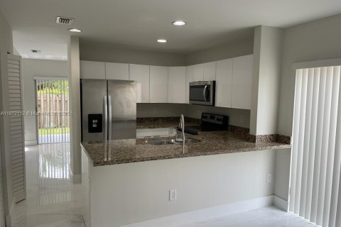 Villa ou maison à louer à Doral, Floride: 3 chambres, 152.45 m2 № 1898156 - photo 6