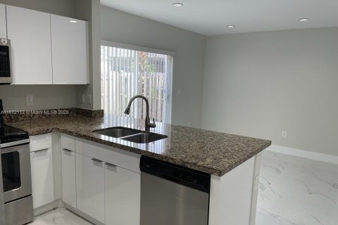 Villa ou maison à louer à Doral, Floride: 3 chambres, 152.45 m2 № 1898156 - photo 7