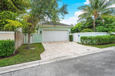 House in Delray Beach, Florida 4 bedrooms, 274.43 sq.m. № 1128861 - photo 1