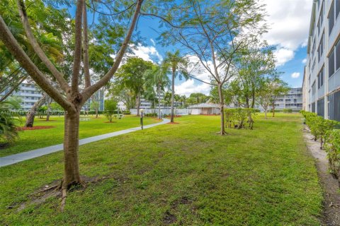 Condo in Hollywood, Florida, 1 bedroom  № 1867866 - photo 19