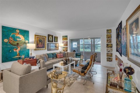 Condo in Hollywood, Florida, 1 bedroom  № 1867866 - photo 5