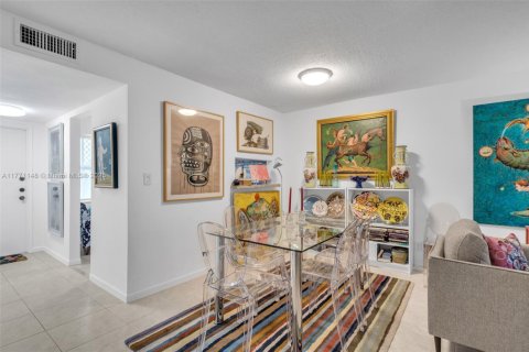 Condo in Hollywood, Florida, 1 bedroom  № 1867866 - photo 8