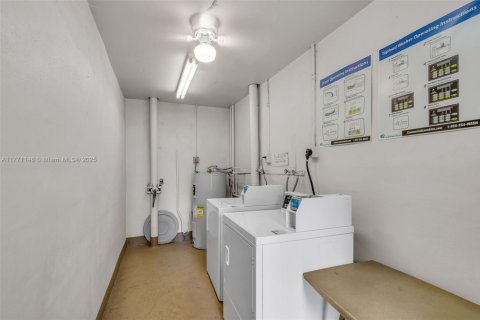Condo in Hollywood, Florida, 1 bedroom  № 1867866 - photo 18
