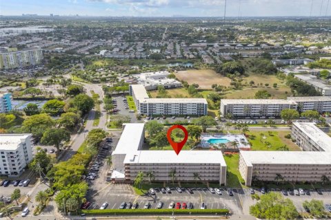Condo in Hollywood, Florida, 1 bedroom  № 1867866 - photo 20