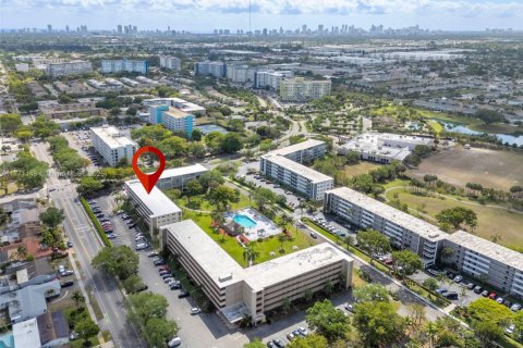 Condo in Hollywood, Florida, 1 bedroom  № 1867866 - photo 24