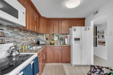 Condo in Hollywood, Florida, 1 bedroom  № 1867866 - photo 10