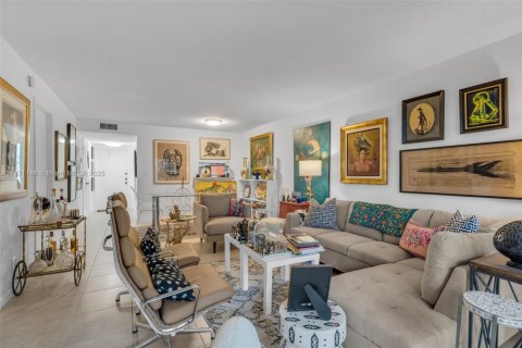 Condo in Hollywood, Florida, 1 bedroom  № 1867866 - photo 6