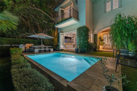 Casa en Coral Gables, Florida 5 dormitorios, 320.61 m2 № 2009749