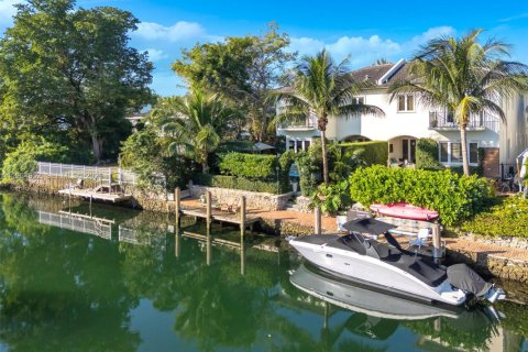 Casa en venta en Coral Gables, Florida, 5 dormitorios, 320.61 m2 № 2009749 - foto 4