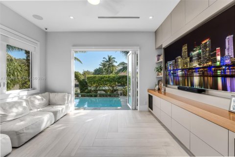 Casa en venta en Coral Gables, Florida, 5 dormitorios, 320.61 m2 № 2009749 - foto 17