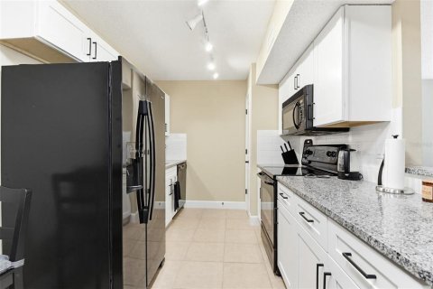 Condo in South Daytona, Florida, 2 bedrooms № 2103900 - photo 12
