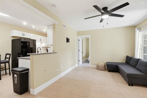 Condo in South Daytona, Florida, 2 bedrooms № 2103900 - photo 9