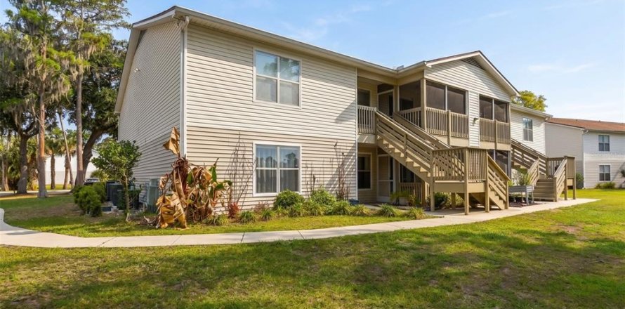 Condo in South Daytona, Florida, 2 bedrooms № 2103900