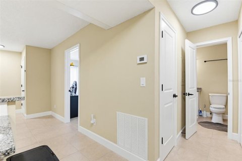 Condo in South Daytona, Florida, 2 bedrooms № 2103900 - photo 17