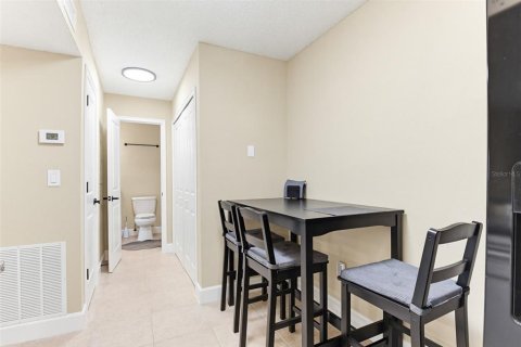 Condo in South Daytona, Florida, 2 bedrooms № 2103900 - photo 16