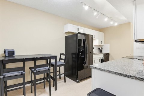 Condo in South Daytona, Florida, 2 bedrooms № 2103900 - photo 11