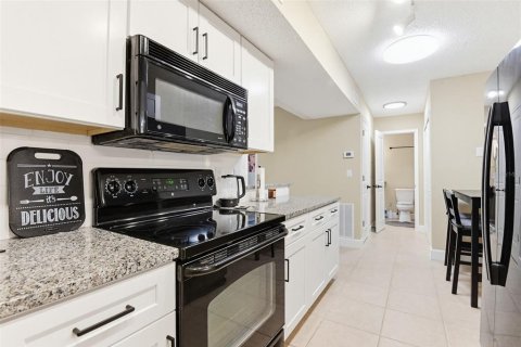 Condo in South Daytona, Florida, 2 bedrooms № 2103900 - photo 15