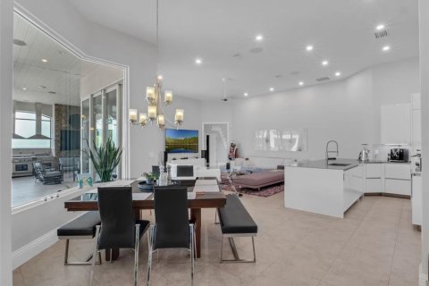 Casa en venta en Lake Mary, Florida, 4 dormitorios, 1193.05 m2 № 1902186 - foto 16