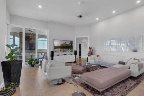 Casa en venta en Lake Mary, Florida, 4 dormitorios, 1193.05 m2 № 1902186 - foto 17
