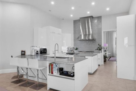 Casa en venta en Lake Mary, Florida, 4 dormitorios, 1193.05 m2 № 1902186 - foto 20