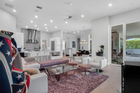 Casa en venta en Lake Mary, Florida, 4 dormitorios, 1193.05 m2 № 1902186 - foto 19