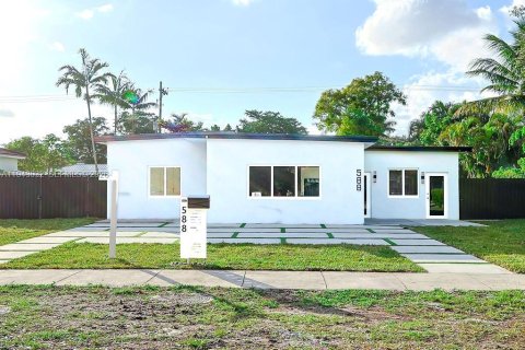 House in Miami Springs, Florida 5 bedrooms, 205.13 sq.m. № 1999309