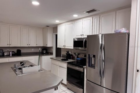 House in Brandon, Florida 4 bedrooms, 228.17 sq.m. № 1663134 - photo 17