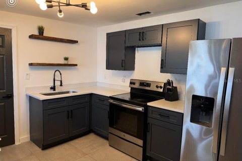 House in Brandon, Florida 4 bedrooms, 228.17 sq.m. № 1663134 - photo 14