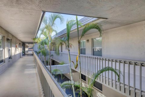 Condo in Sarasota, Florida, 2 bedrooms  № 1642706 - photo 3