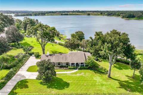 Casa en Eustis, Florida 4 dormitorios, 341.14 m2 № 2374022