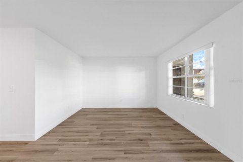 Condo in Tampa, Florida, 1 bedroom  № 1835795 - photo 3
