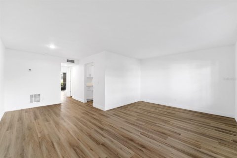 Condo in Tampa, Florida, 1 bedroom  № 1835795 - photo 4