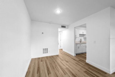Condo in Tampa, Florida, 1 bedroom  № 1835795 - photo 5