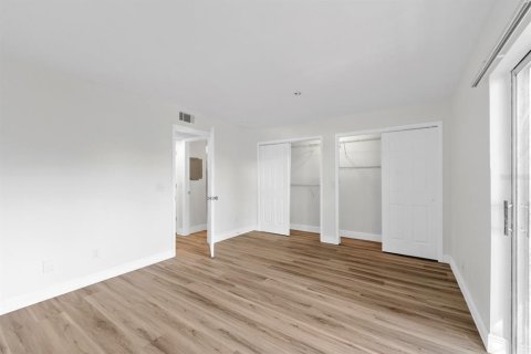 Condo in Tampa, Florida, 1 bedroom  № 1835795 - photo 11