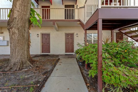 Condo in Tampa, Florida, 1 bedroom  № 1835795 - photo 1