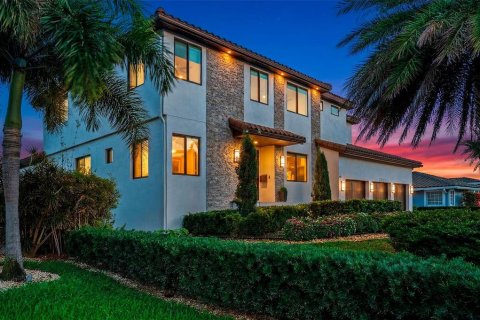 Casa en venta en Saint Petersburg, Florida, 5 dormitorios, 441.01 m2 № 2093542 - foto 2