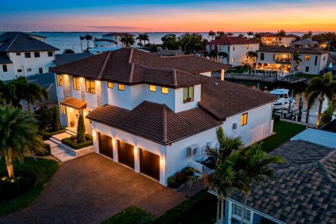 Casa en venta en Saint Petersburg, Florida, 5 dormitorios, 441.01 m2 № 2093542 - foto 3
