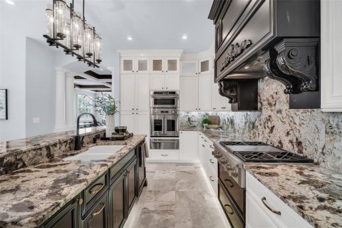 Townhouse in Saint Petersburg, Florida 4 bedrooms, 488.85 sq.m. № 2396203 - photo 9