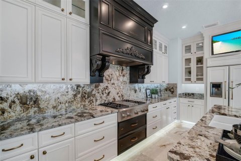 Townhouse in Saint Petersburg, Florida 4 bedrooms, 488.85 sq.m. № 2396203 - photo 10