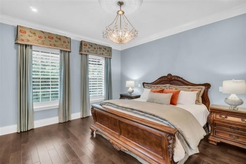 Townhouse in Saint Petersburg, Florida 4 bedrooms, 488.85 sq.m. № 2396203 - photo 25