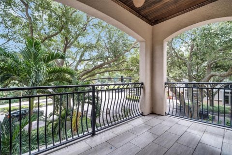 Townhouse in Saint Petersburg, Florida 4 bedrooms, 488.85 sq.m. № 2396203 - photo 19