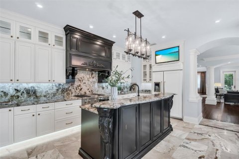 Townhouse in Saint Petersburg, Florida 4 bedrooms, 488.85 sq.m. № 2396203 - photo 7