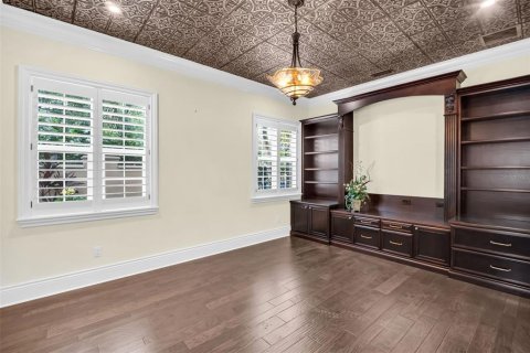Townhouse in Saint Petersburg, Florida 4 bedrooms, 488.85 sq.m. № 2396203 - photo 23