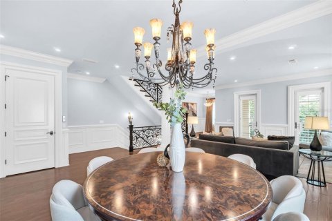 Townhouse in Saint Petersburg, Florida 4 bedrooms, 488.85 sq.m. № 2396203 - photo 16
